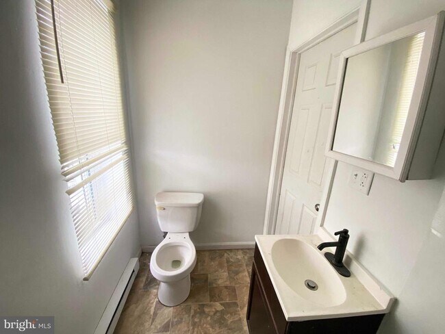 Building Photo - 3329 Malta St