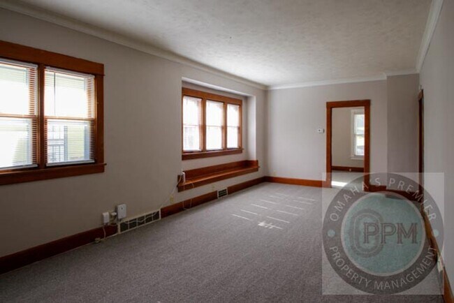 Building Photo - Fall Move In Special  $400.00 off Deposit ...