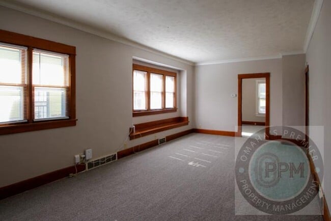 Building Photo - Spacious 4bd/2Ba Home
