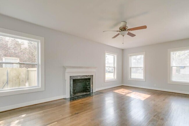Building Photo - 3321 Charleston St