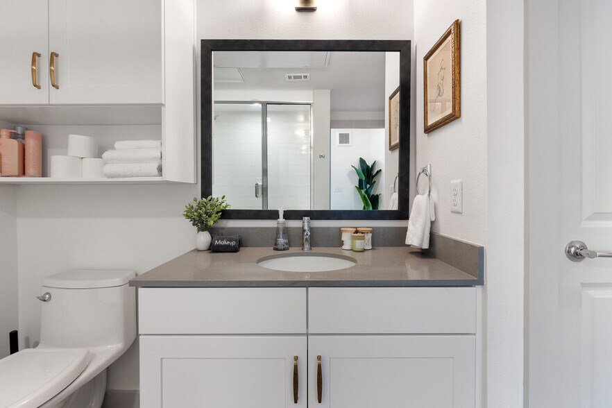 Building Photo - 1301 Leah Ave