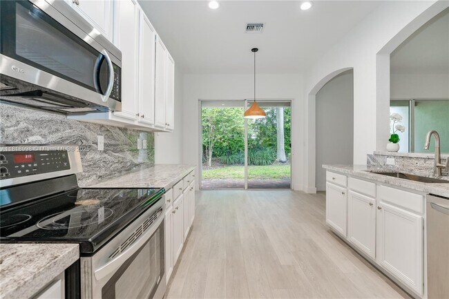 Building Photo - 4413 W Whitewater Ave