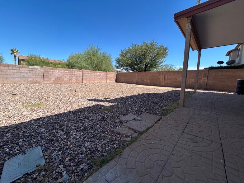 Building Photo - 27709 N 23rd Dr