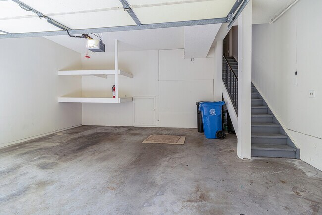 Building Photo - 11260 Overland Ave