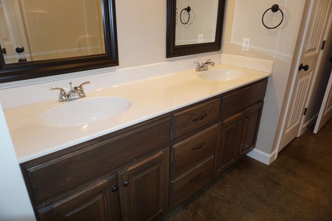 Building Photo - 210 Lake Dr