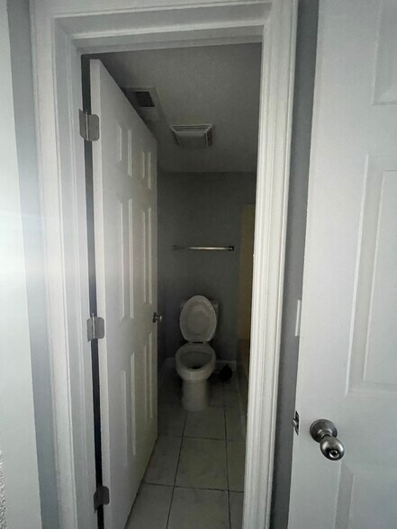 Building Photo - 4222 Pinehurst Cir