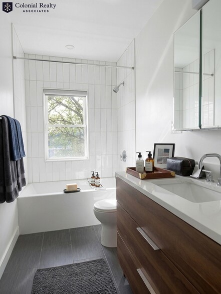 Building Photo - 15 Kelley Ct