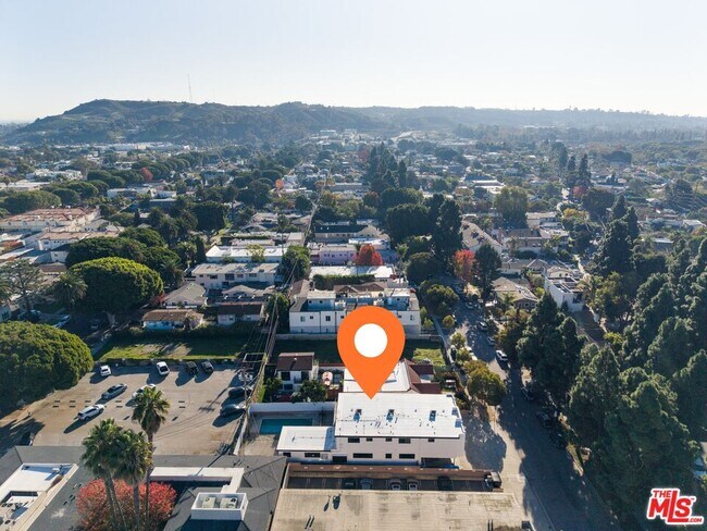 Building Photo - 4020 La Salle Ave