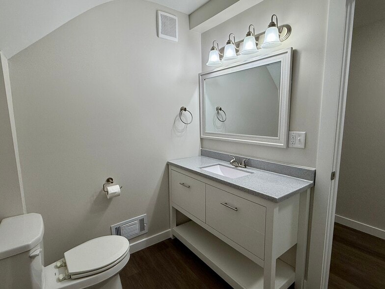 Building Photo - 427 Jefferson St