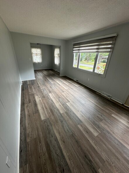 Building Photo - 13 Tice Rd