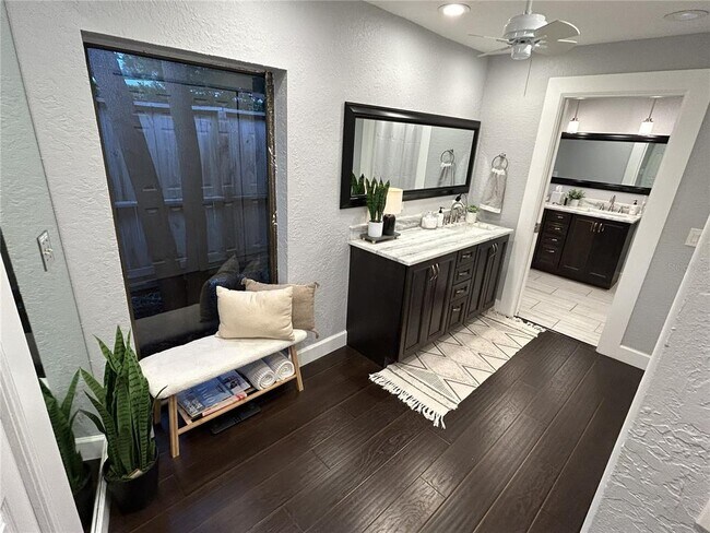 Building Photo - 2111 Paddock Cir