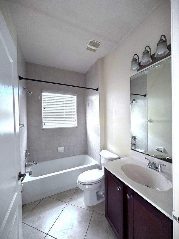 Building Photo - 6025 NW Wolverine Rd