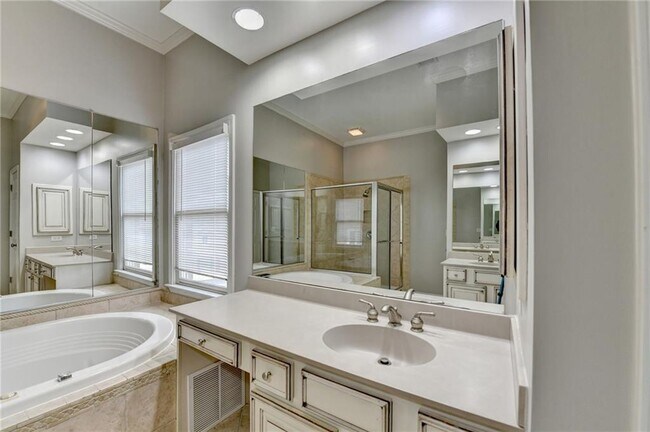 Building Photo - 486 Vinings Estates Dr SE