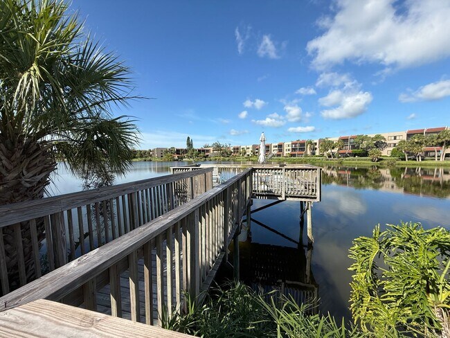 Building Photo - Lake Arrowhead 2 bedroom / 2 bath Condo