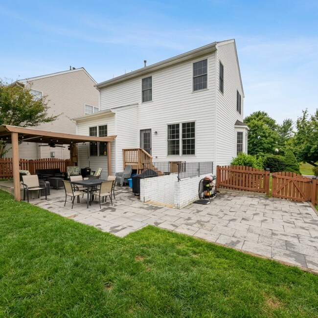 Building Photo - 11159 Pond Fountain Ct