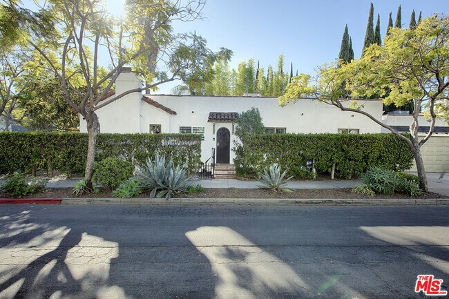 Building Photo - 951 N Martel Ave