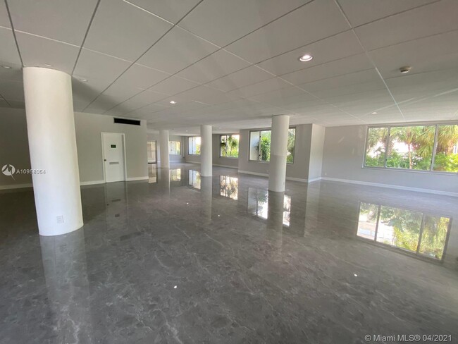 Building Photo - 9700 W Bay Harbor Dr