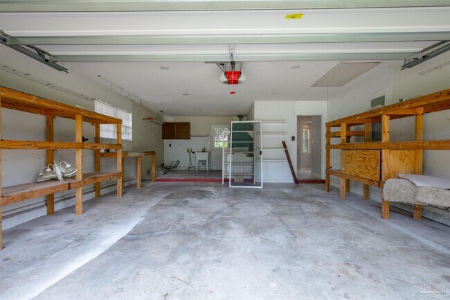 Building Photo - 81 Country Club Rd