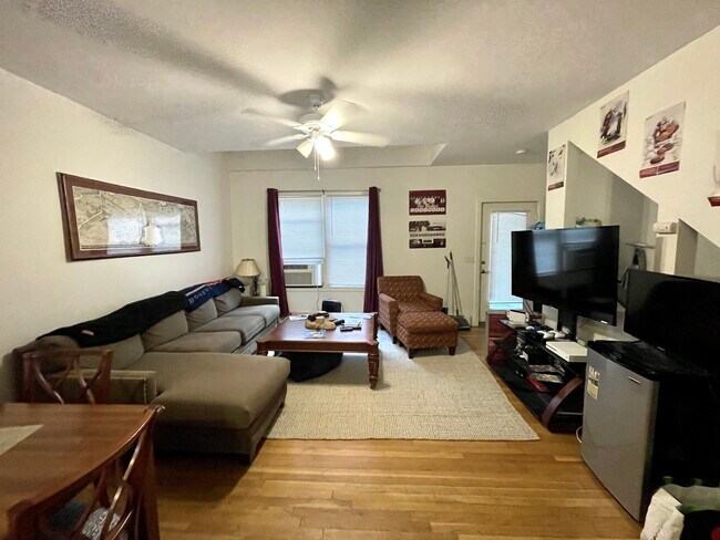 Primary Photo - 6 Hingham St