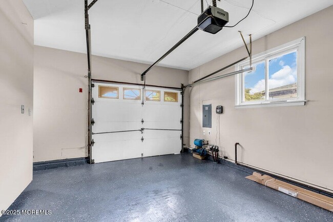 Building Photo - 24 Liberta Dr