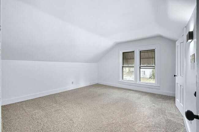 Building Photo - New THREE BED listing in Fort Wayne!