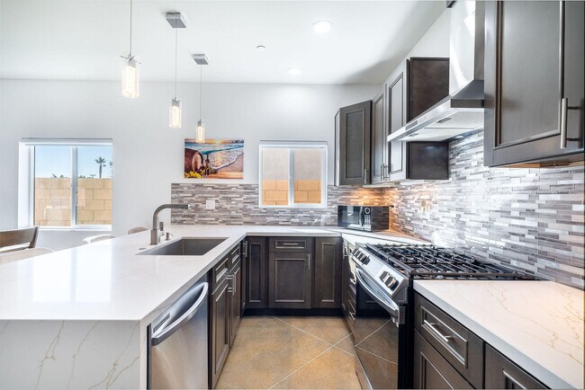 Building Photo - 15553 Ave Manzana
