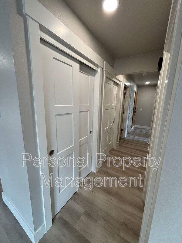 Building Photo - 112 Elm St