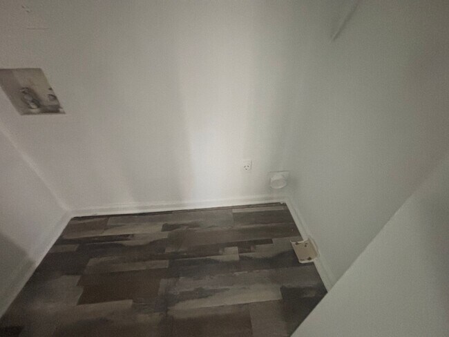 Building Photo - 5756 Crievewood Dr