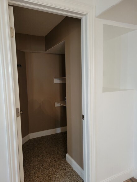 Building Photo - 166 E 1525 N