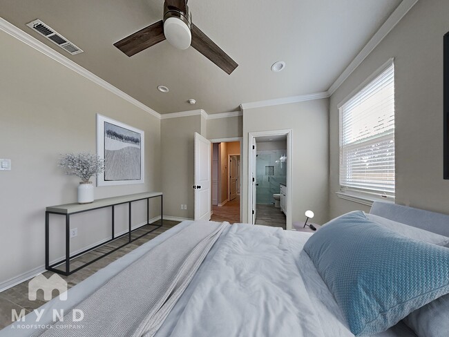 Building Photo - 5612 San Jacinto Dr