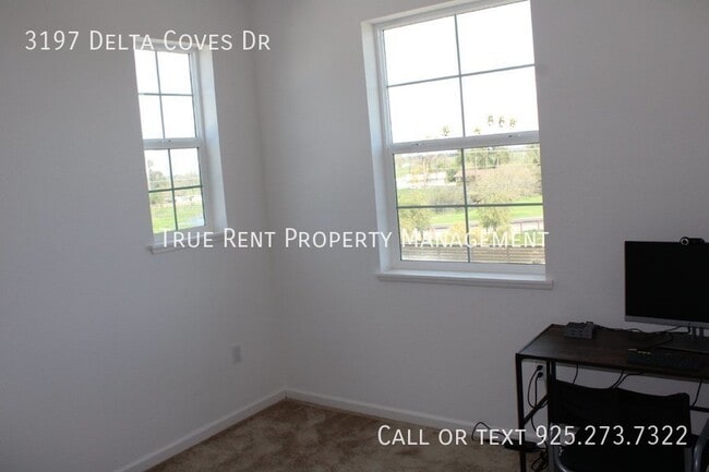 Building Photo - Gorgeous 5 Bed, 3 Bath in Highly Desirable...