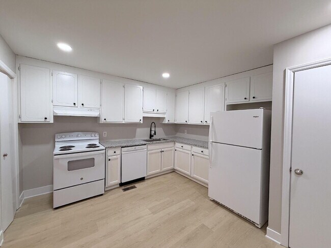 Building Photo - 104 Stowe Pl