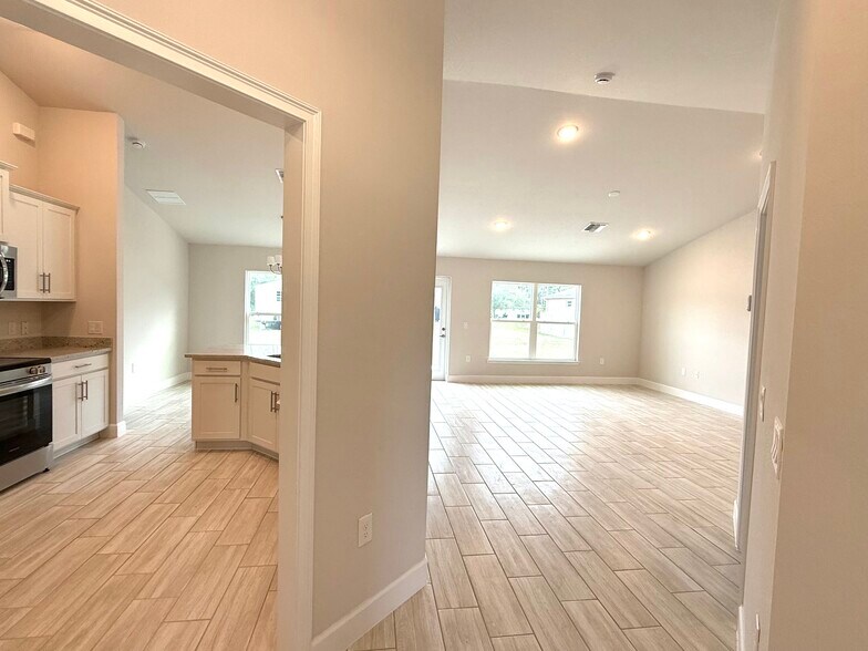 Building Photo - 4744 Badali Rd