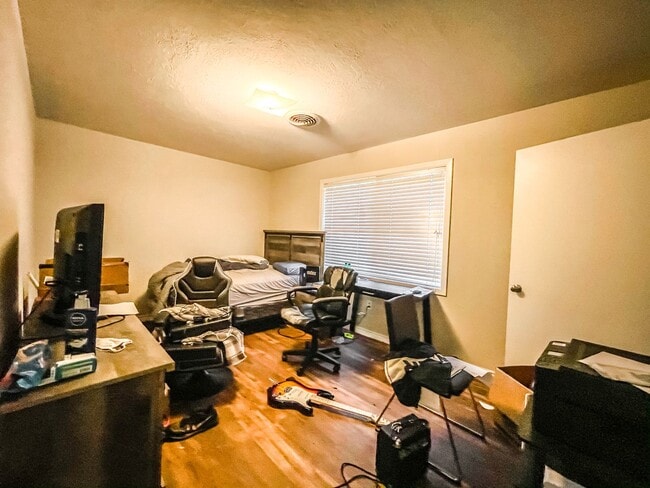 Building Photo - Adorable 4 Bed, 2 Bath Home for August 2026 Move In!