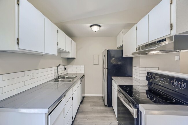 Building Photo - 209 E 36th St