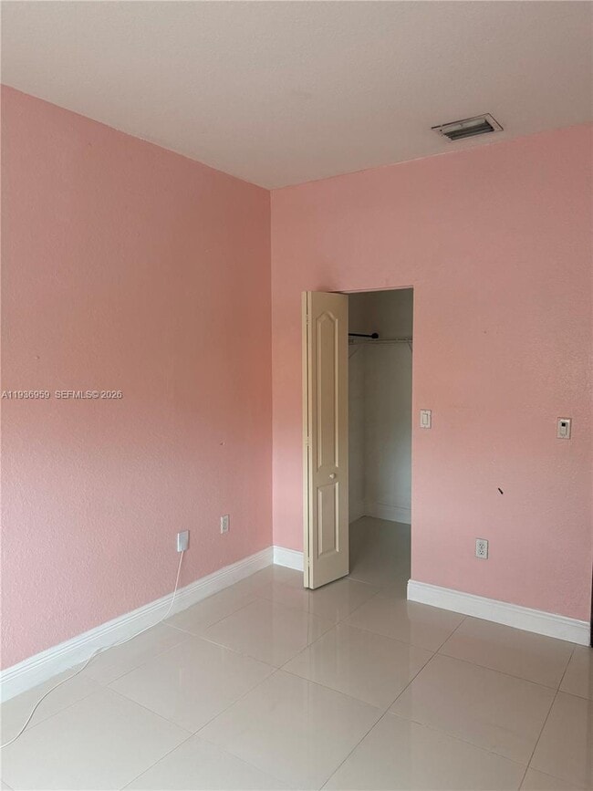 Building Photo - 3951 NE 13th Dr