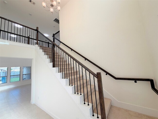 Building Photo - 8611 Oakdale Blf Ct