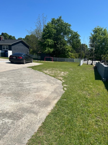 Building Photo - 2451 Gervais St