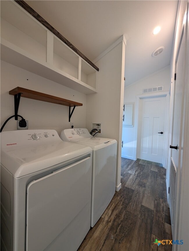 Building Photo - 120 Water Hole Ln