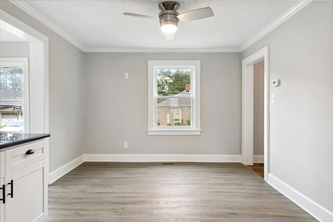 Building Photo - 4BR Historic Yorktown Home | Updated Kitchen & Baths | Near Yorktown Beach