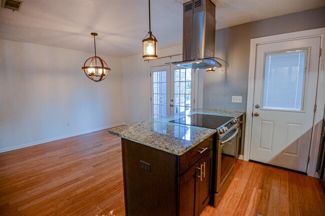 Building Photo - 108 E 3rd Ave