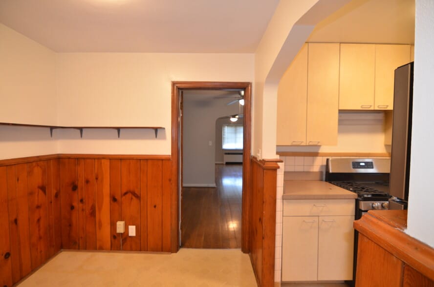 Building Photo - 5840 Ridge Ave