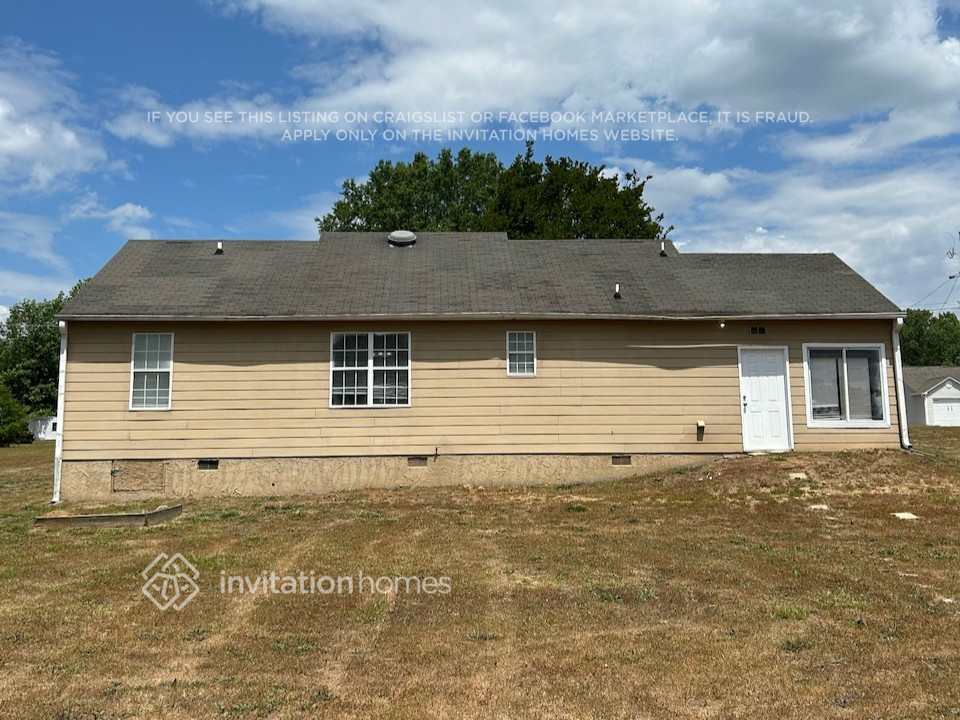 Building Photo - 443 Linda Ln