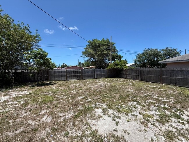 Building Photo - 1494 W 34th St