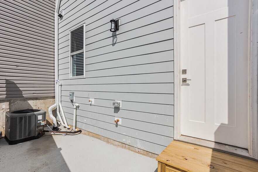 Building Photo - 146 W Wildey St