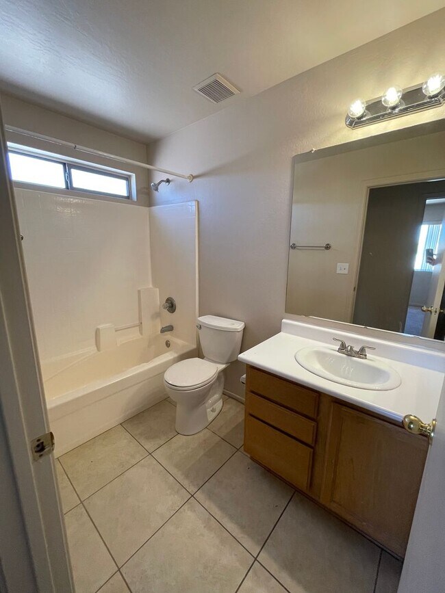 Building Photo - 3 Bedroom - 2 story corner lot - Glendale ...