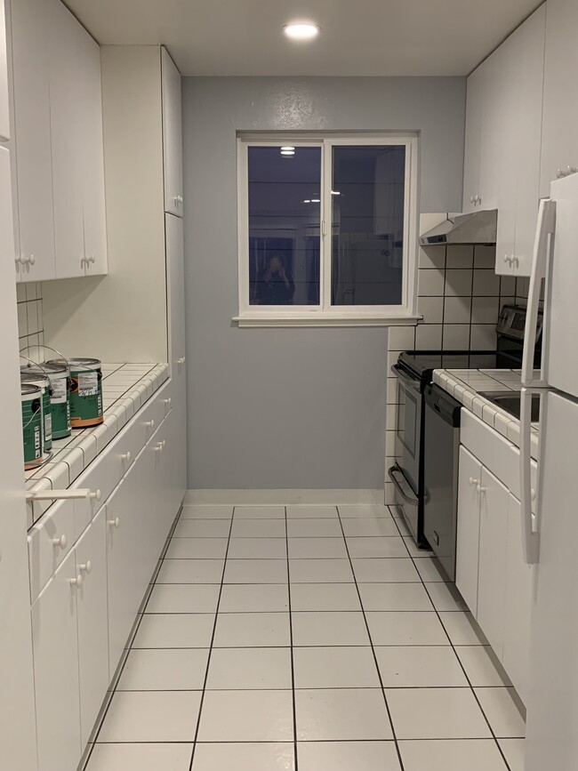 Building Photo - 120 Burrows St