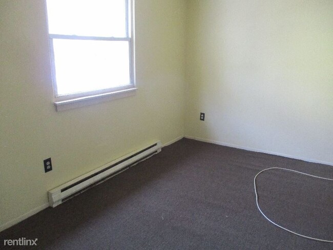 Building Photo - 300 Seitz St