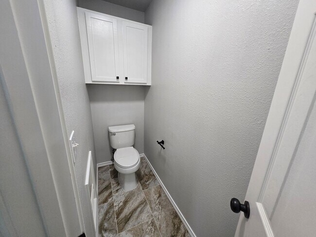 Building Photo - 6116 Thursby Ave