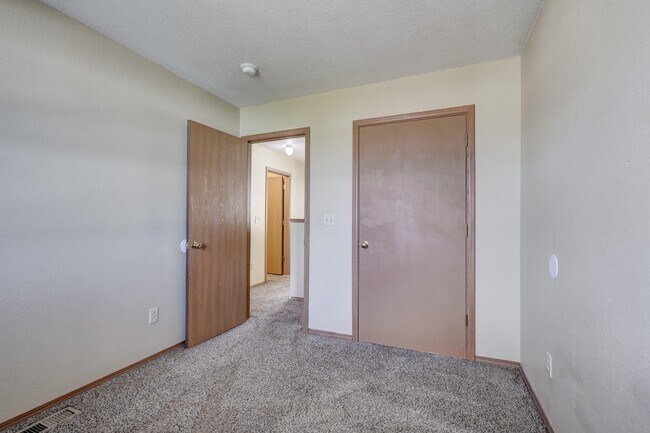 Building Photo - 627 S Walker St